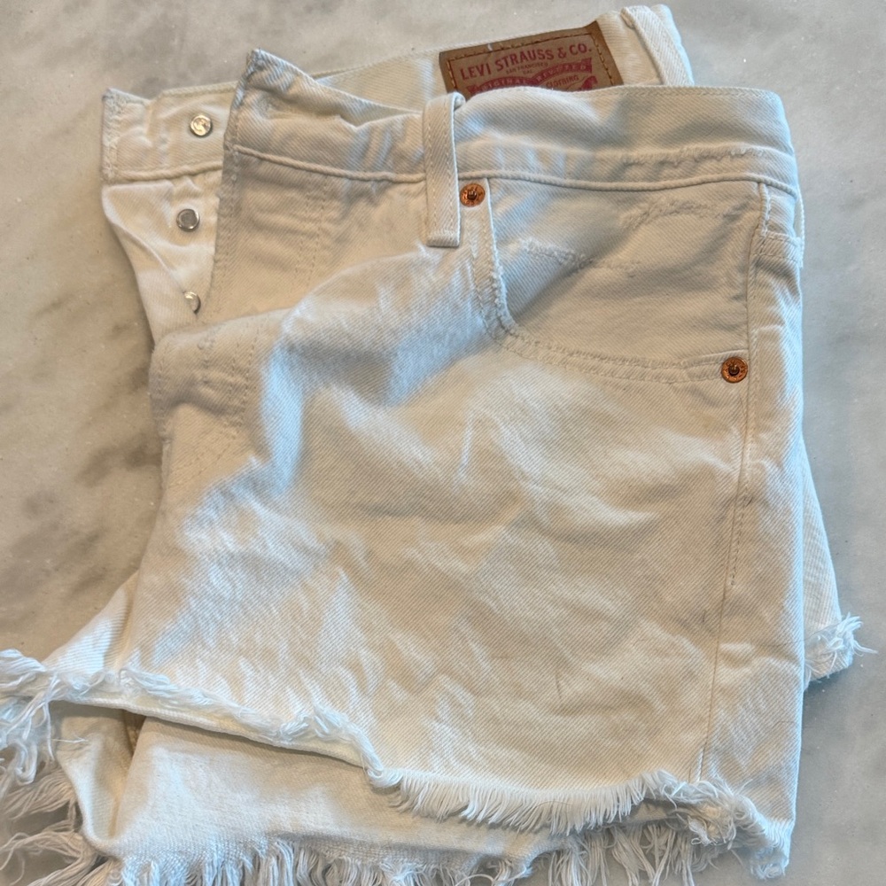 Levi’s high waisted jean short
